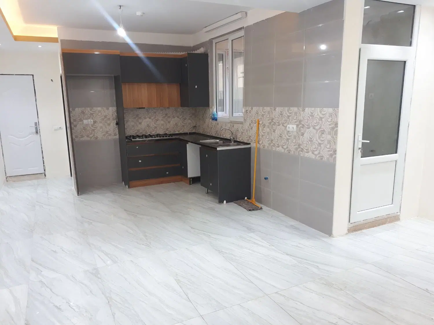 فروش اپاراتمان ۶۷ متری در پزشکان