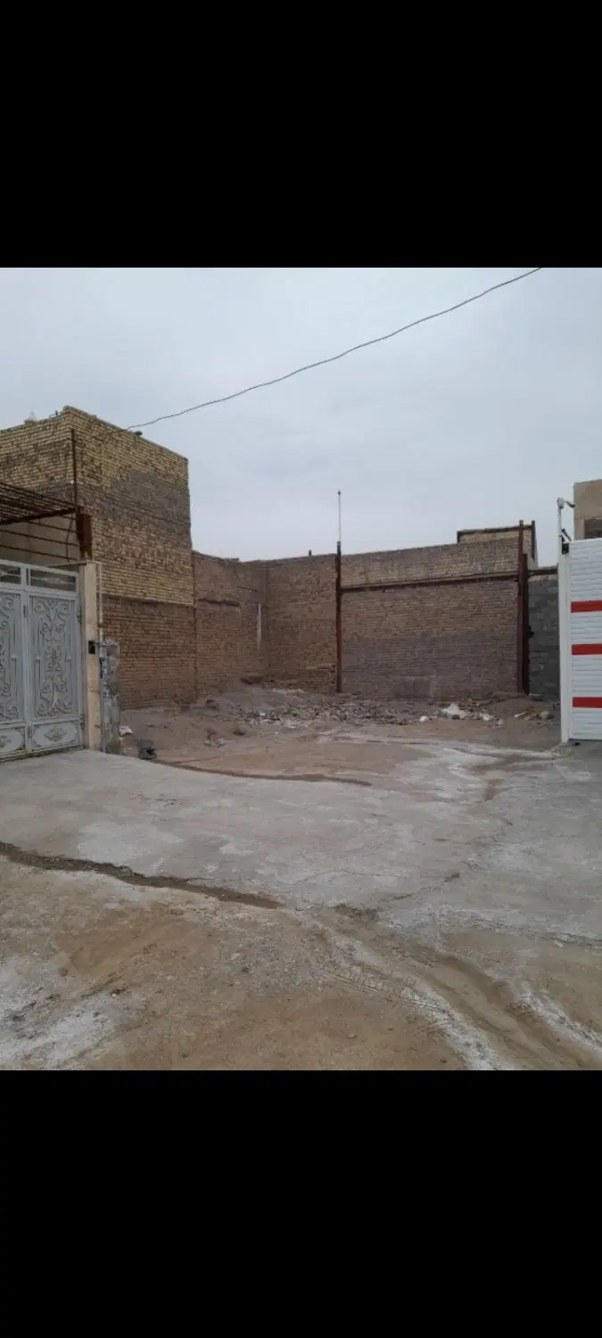 زمین ۷۵ متری