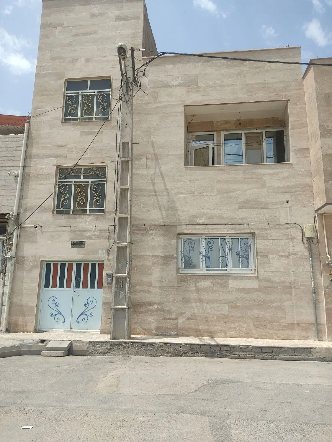 خانه دوطبقه فروشی با پایان کار شهرداری