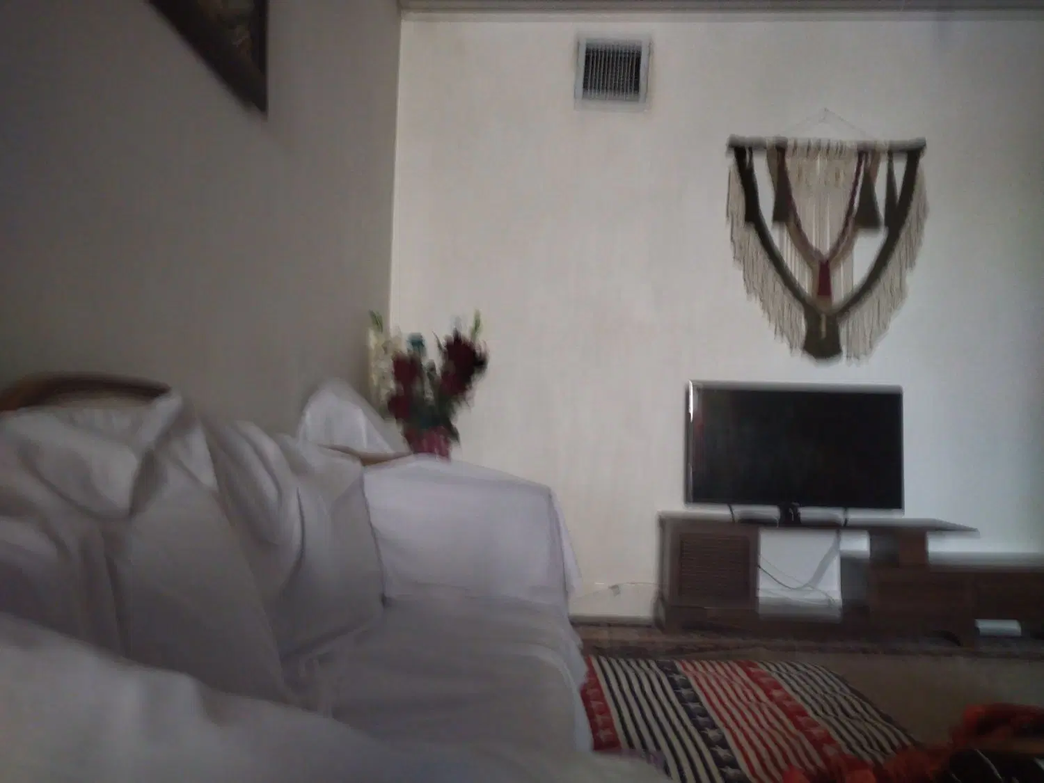خانه دو طبقه طبقه همکف به اجاره داده میشود