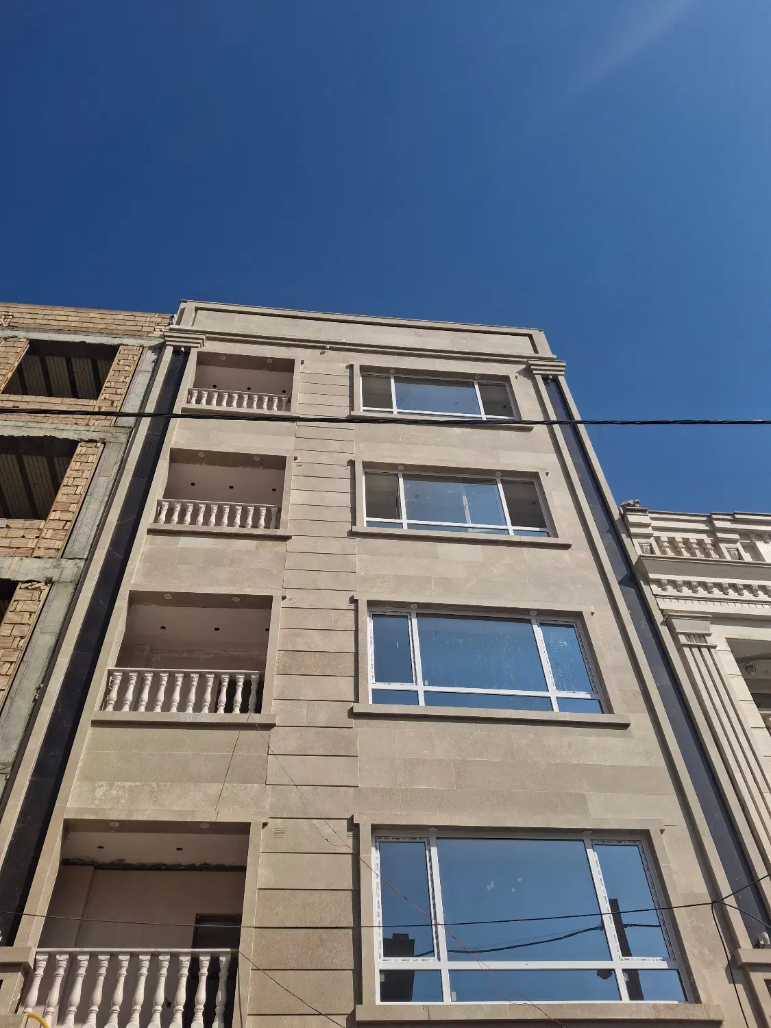 آپارتمان گلبرگ ۷طبقه اول نوساز