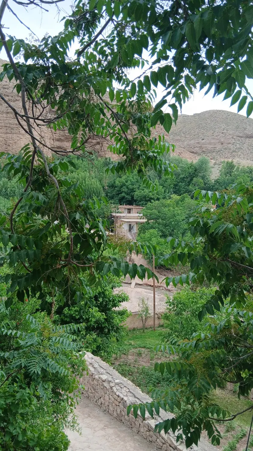 ویلایی سه نبش ظرفیت ۵سقف ۴طبقه