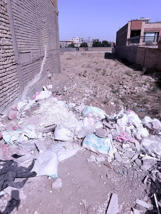 زمین بعد از کافه خندان حکمت