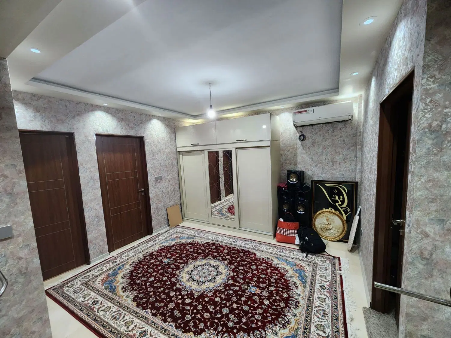ویلایی امامزاده .با مغازه ..سند دار