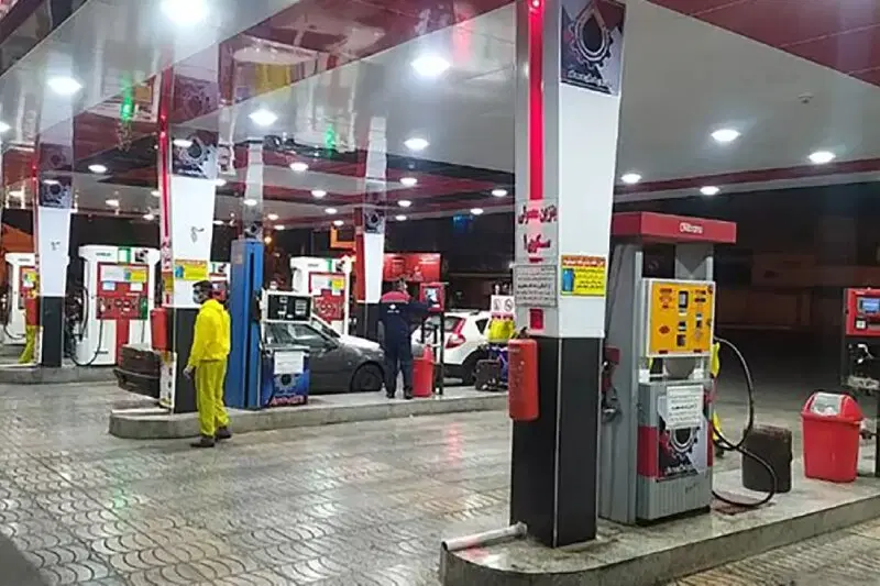 جایگاه سوخت بنزین و گازوئیل برجاده اصلی حومه تهران
