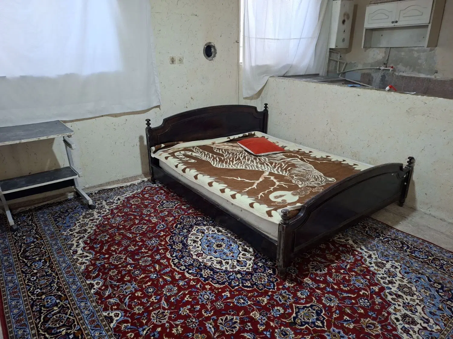 خانه سه طبقه جلیلی ب مجرد و سویت  مسافر داده میشود