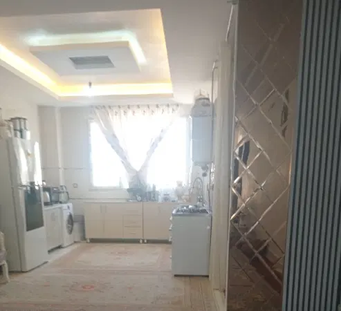 واحد مسکونی خیابان اصلی