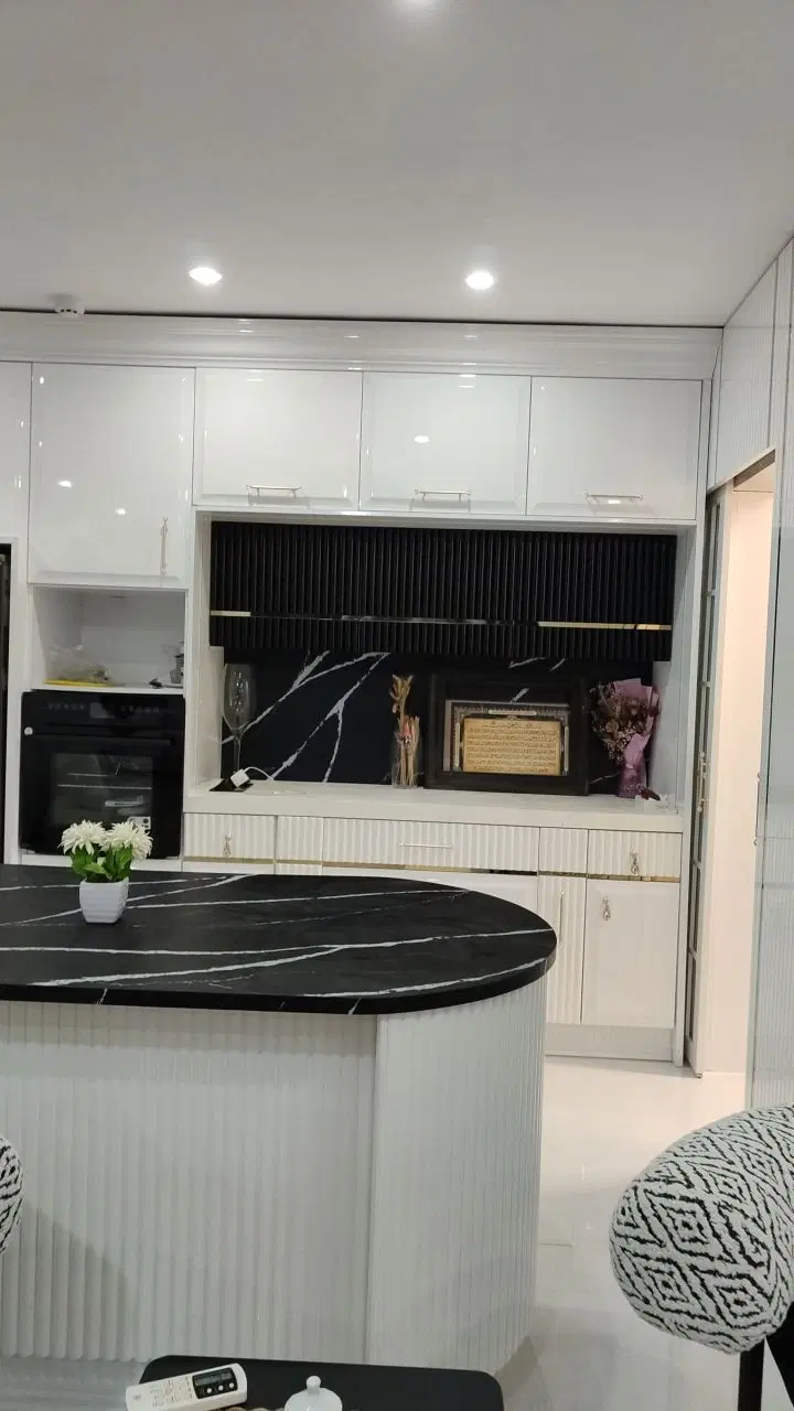 آپارتمان ۱۳۷متری درخیابان ورزش نوساز