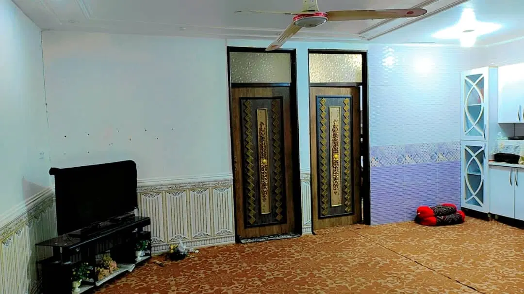 یک خانه دوطبقه واقع در کوی مندلی