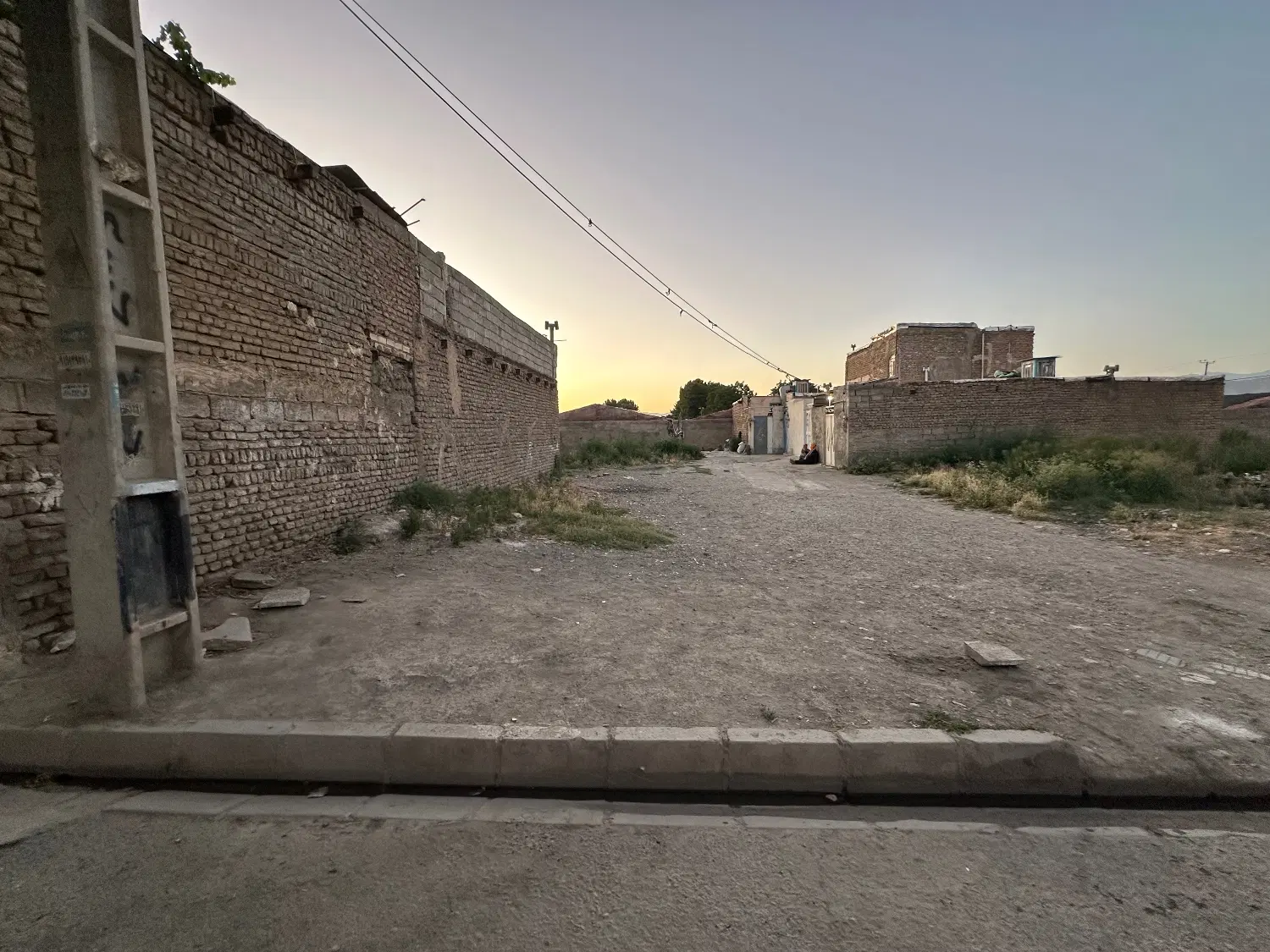 ۹۶متر زمین مسکونی به فروش میرسد