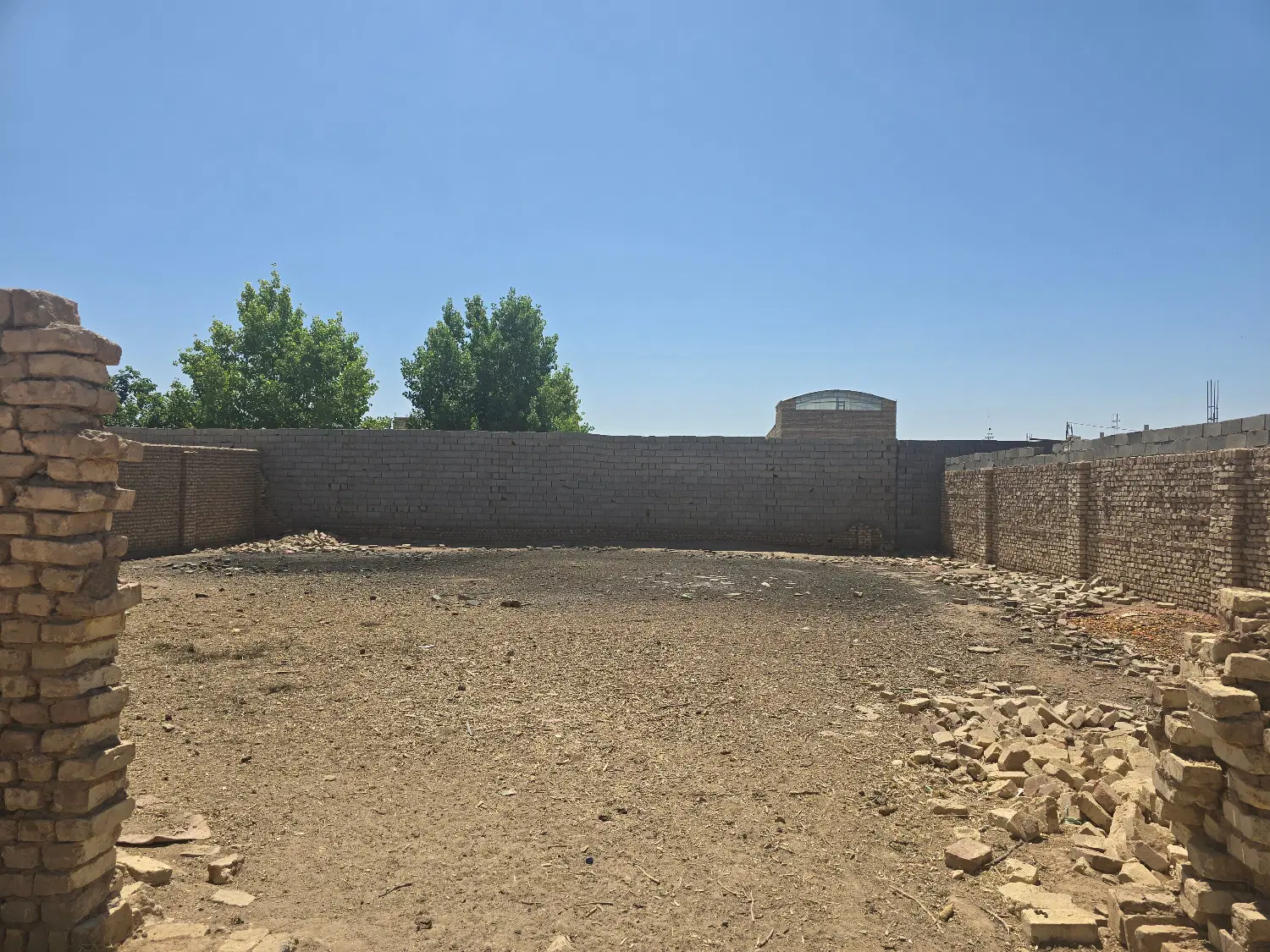 زمین ۲۰۰ متری