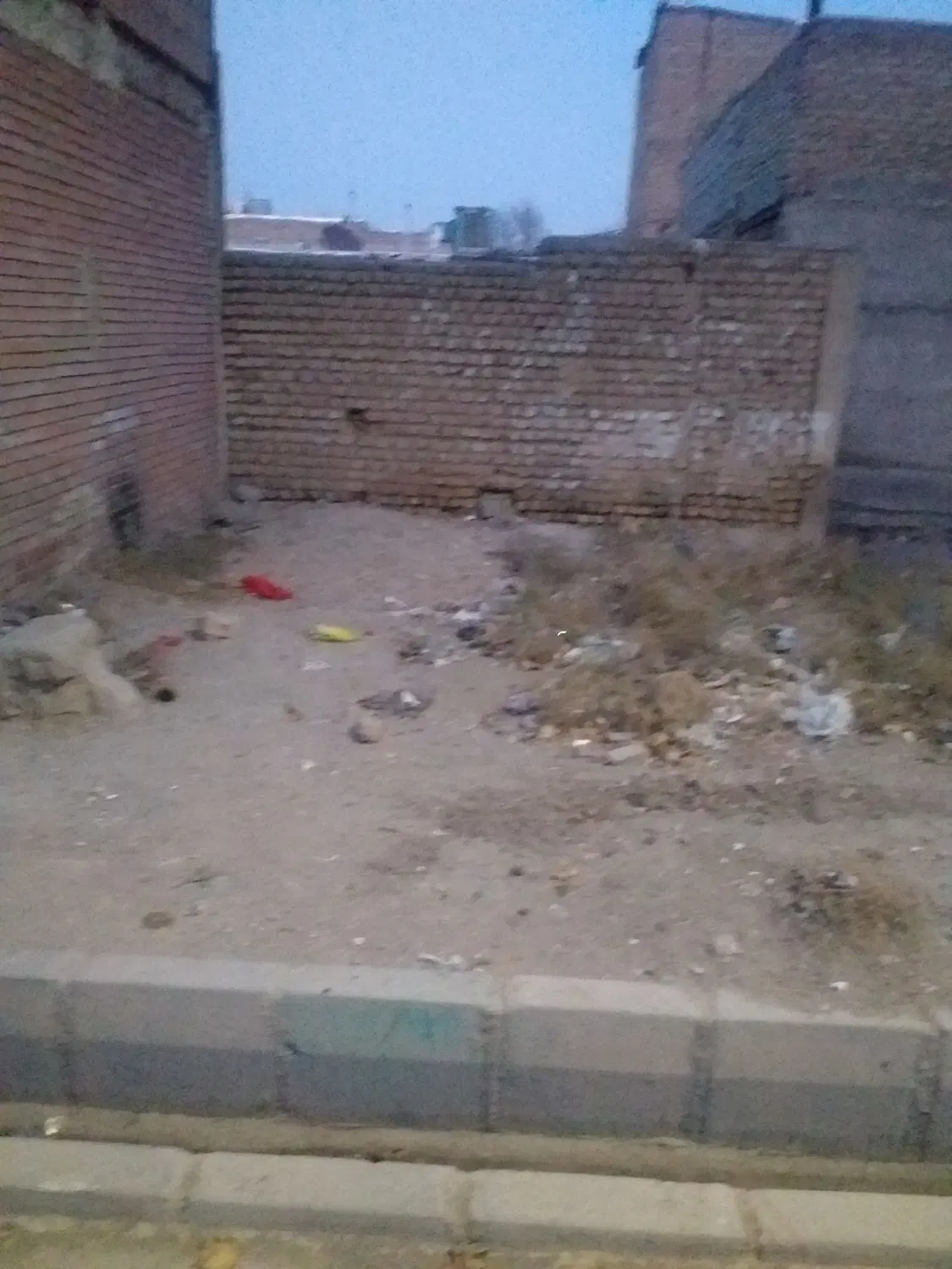 ۲۵ متری زمین