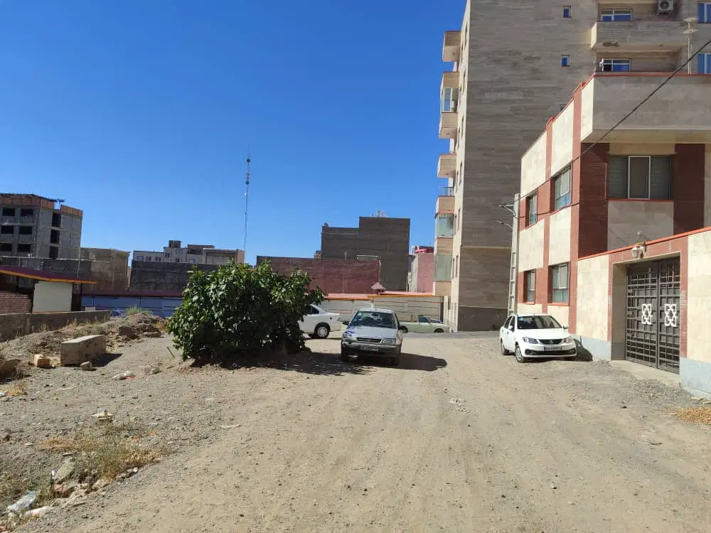 زمین مسکونی ششدانگ ۱۸۱متر بر۱۱ متر