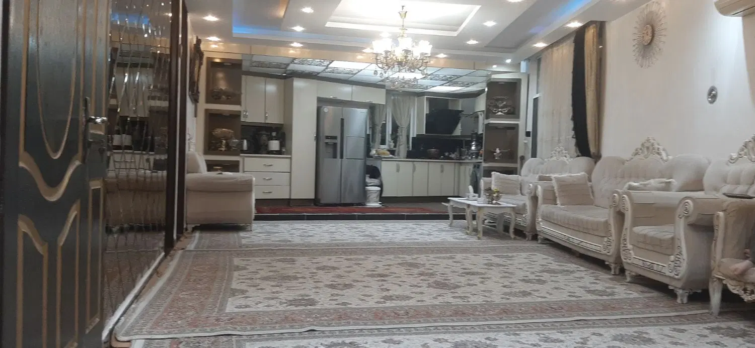خانه دو طبقه ای ویلایی .