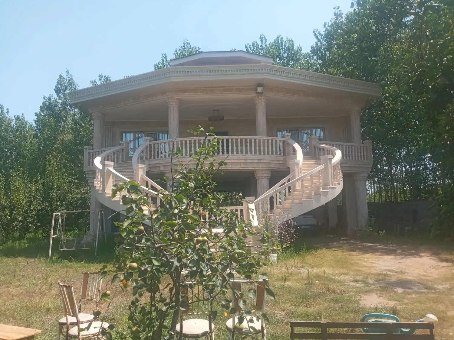 ویلای لاکچری و۲۷۰۰مترباغ با۳۰۰ درخت میوه