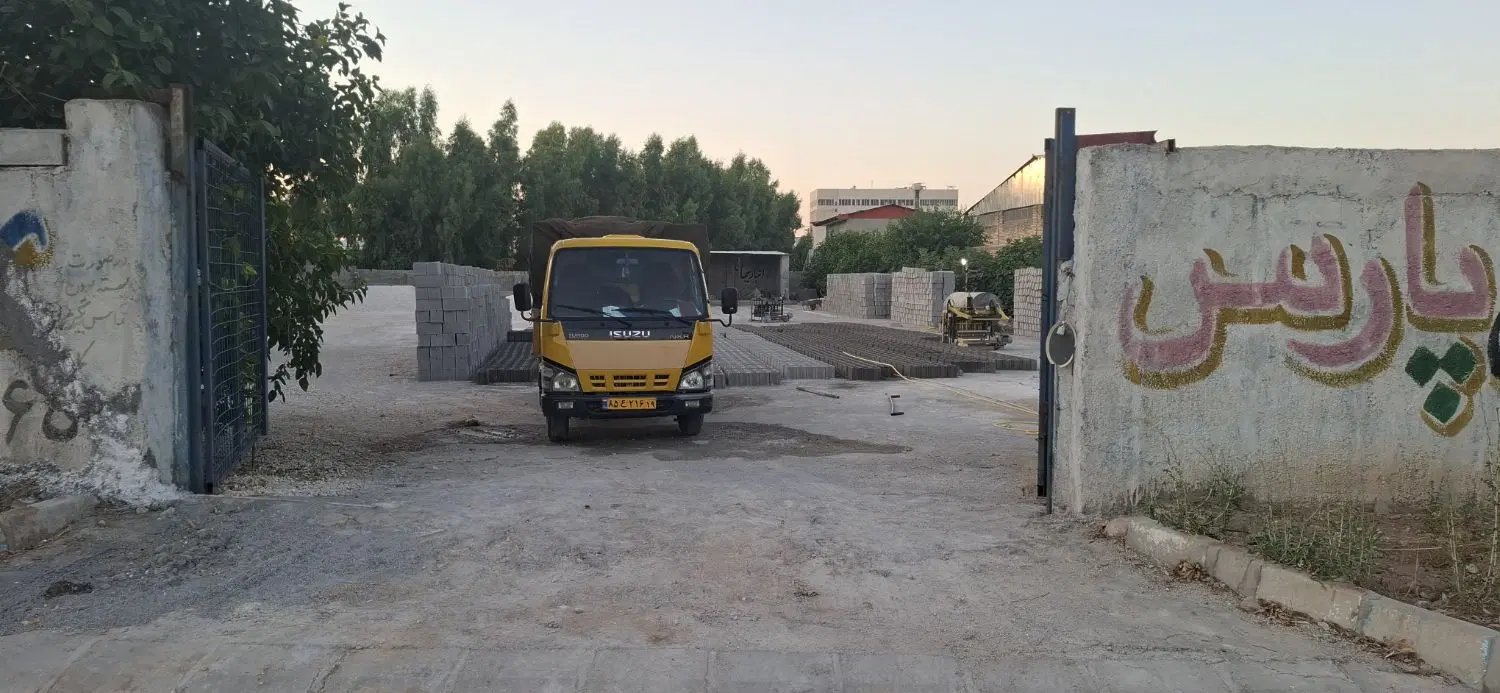 کارگاه تولید صنعتی درحال کار
