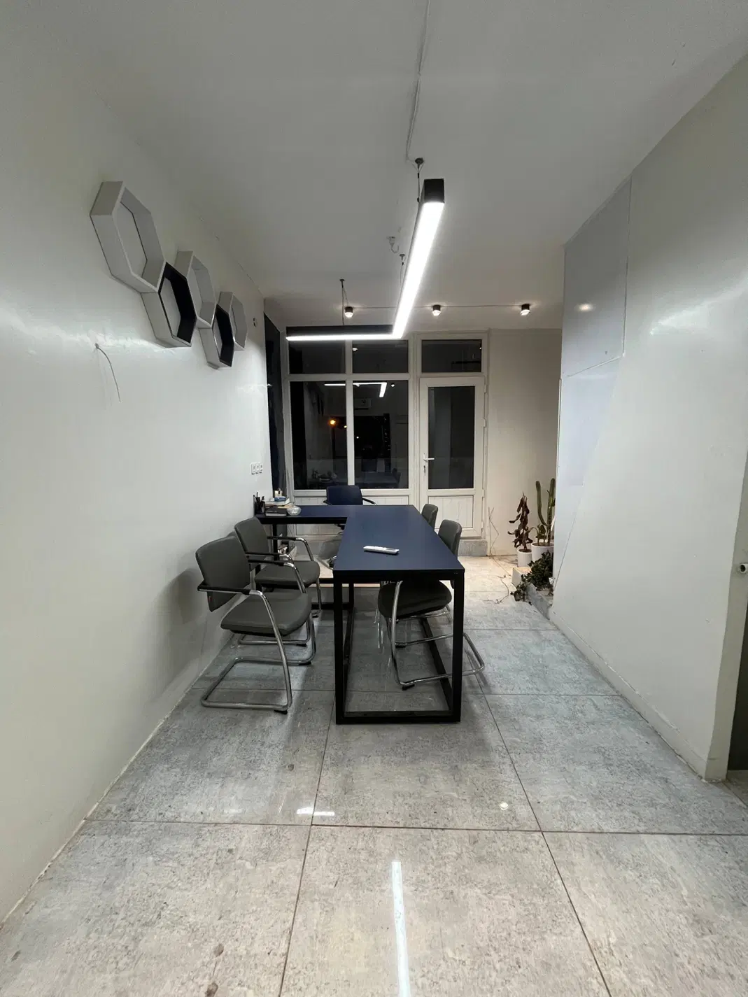 دفتر ۲۰ متری خیابان امام خمینی نبش ۴۵ متری
