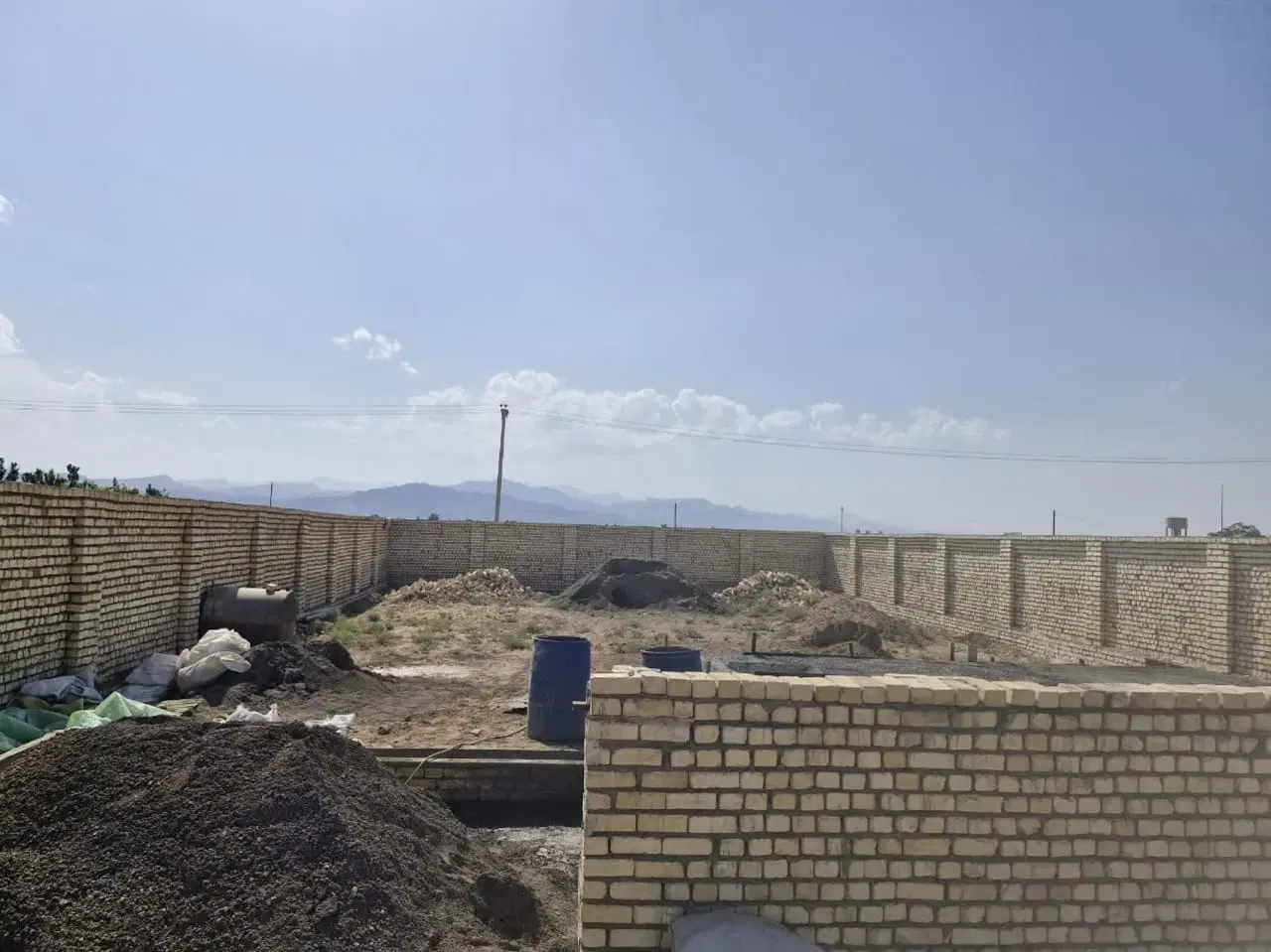 فروش دیوارکشی باغ با استخر