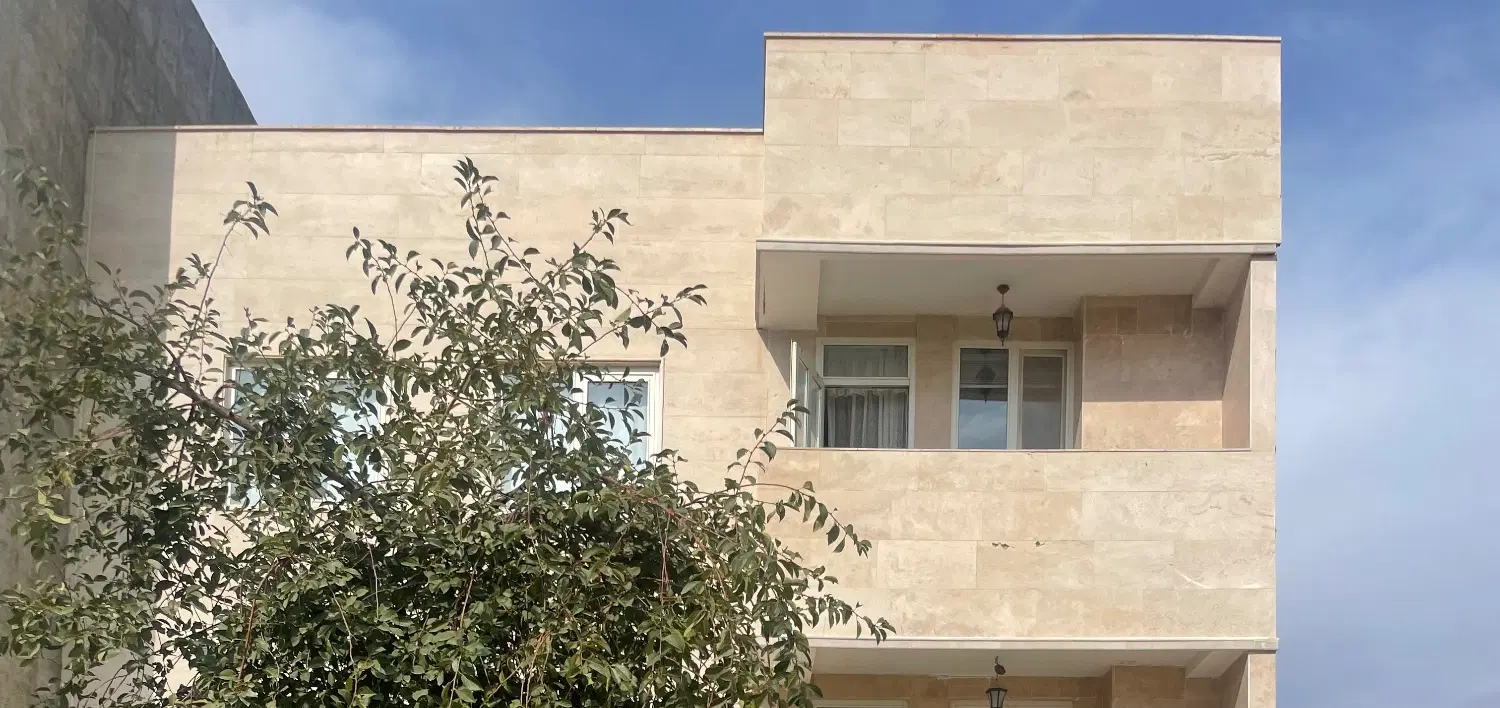 واحد ۱۱۸ متری قیام یک