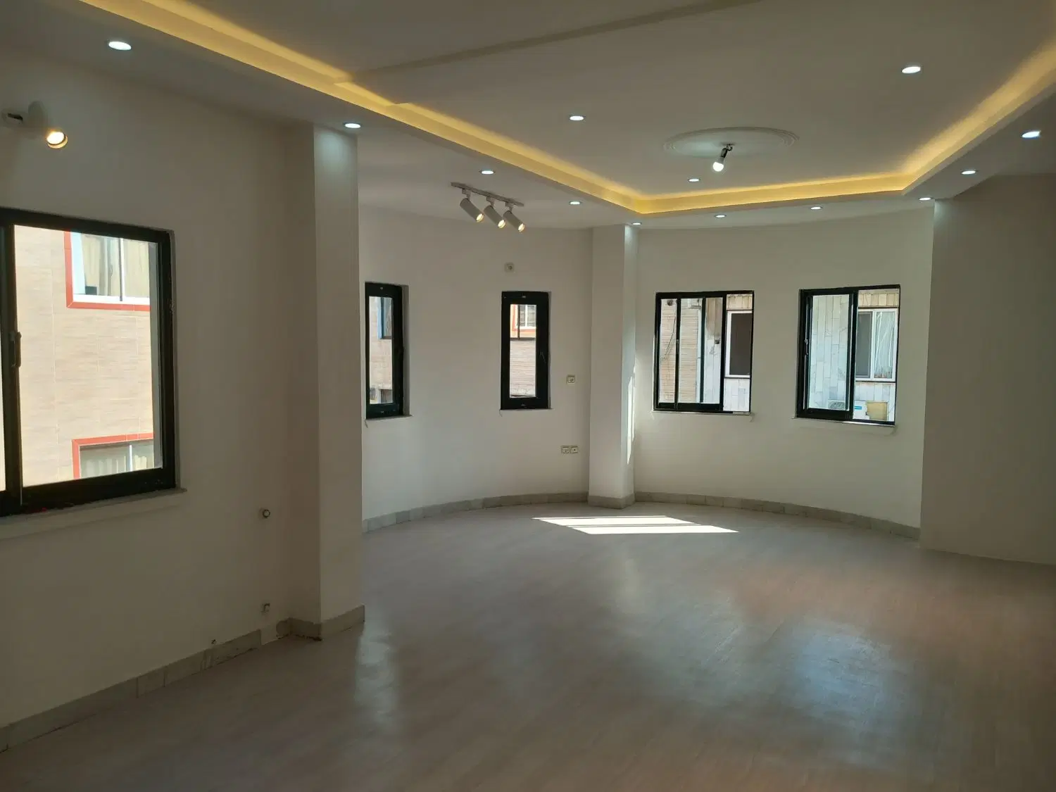 فروش آپارتمان ۸۵متری حکیم فیاض