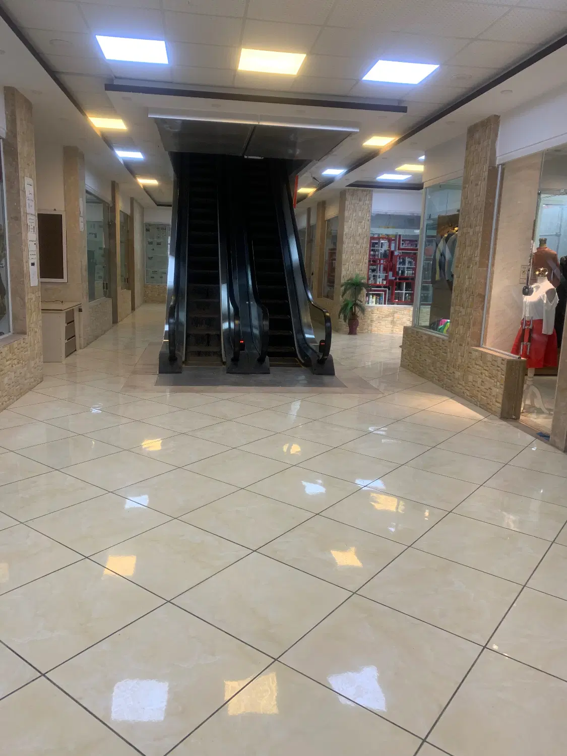 اجاره مغازه طبقه همکف مرکز خرید نازیلا