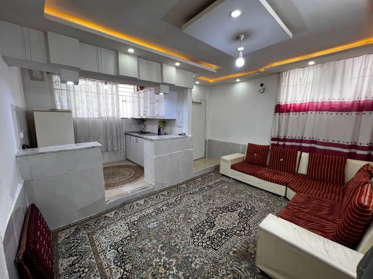خونه همکف ۴۰ متری راه جدا