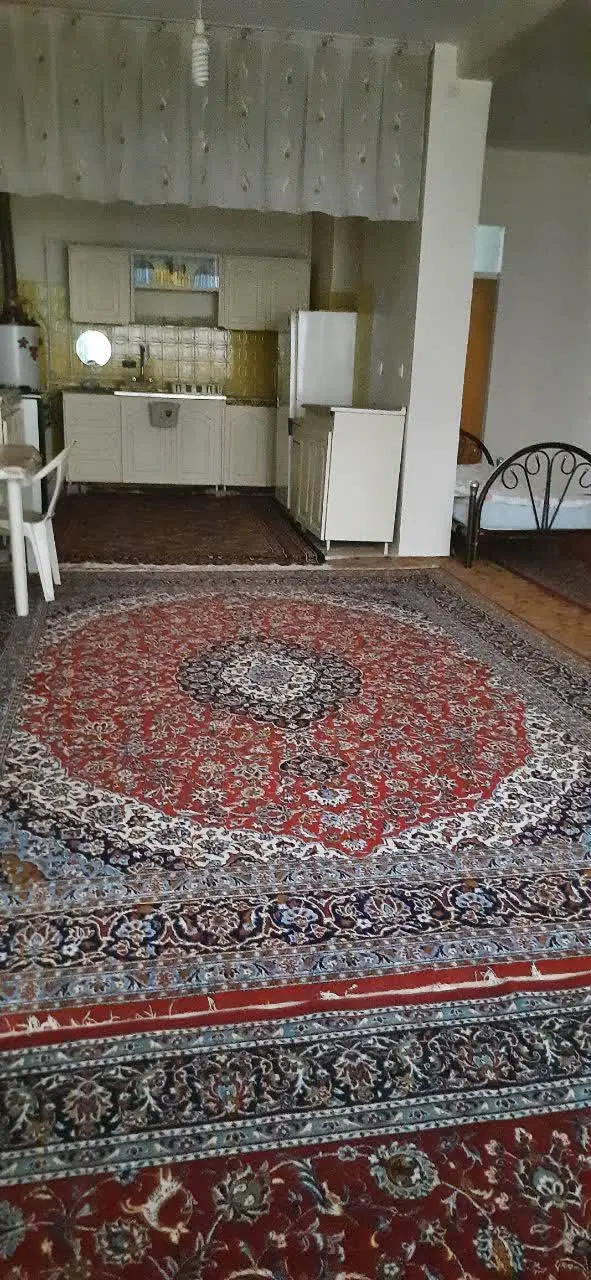 منزل مبله باتمامی امکانات نزدیک به خیابان اصلی