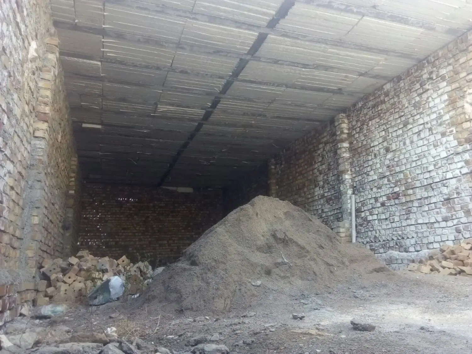 خانه نیمه ساخت سقف زده