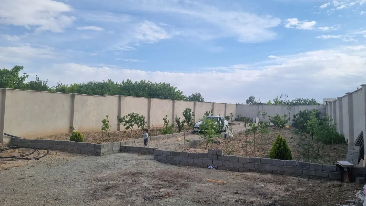 باغچه ۸۰۰ متری با بنا و استخر وهن آباد.اسلامشهر