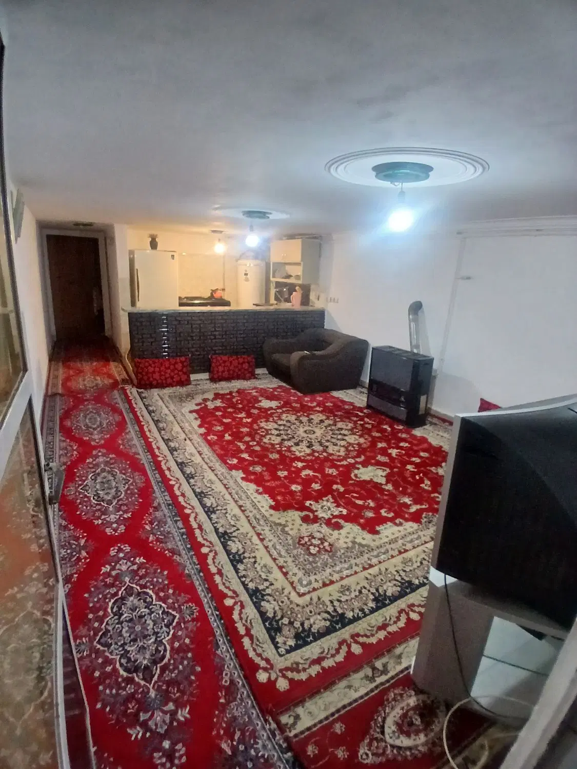 سوئیت روبه روی بیمارستان بعثت