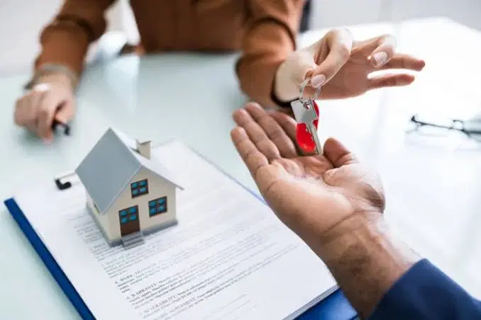 ۸۵متر_پارکینگ اختصاصی_آسانسور_۲۲بهمن گذرنامه_تخلیه