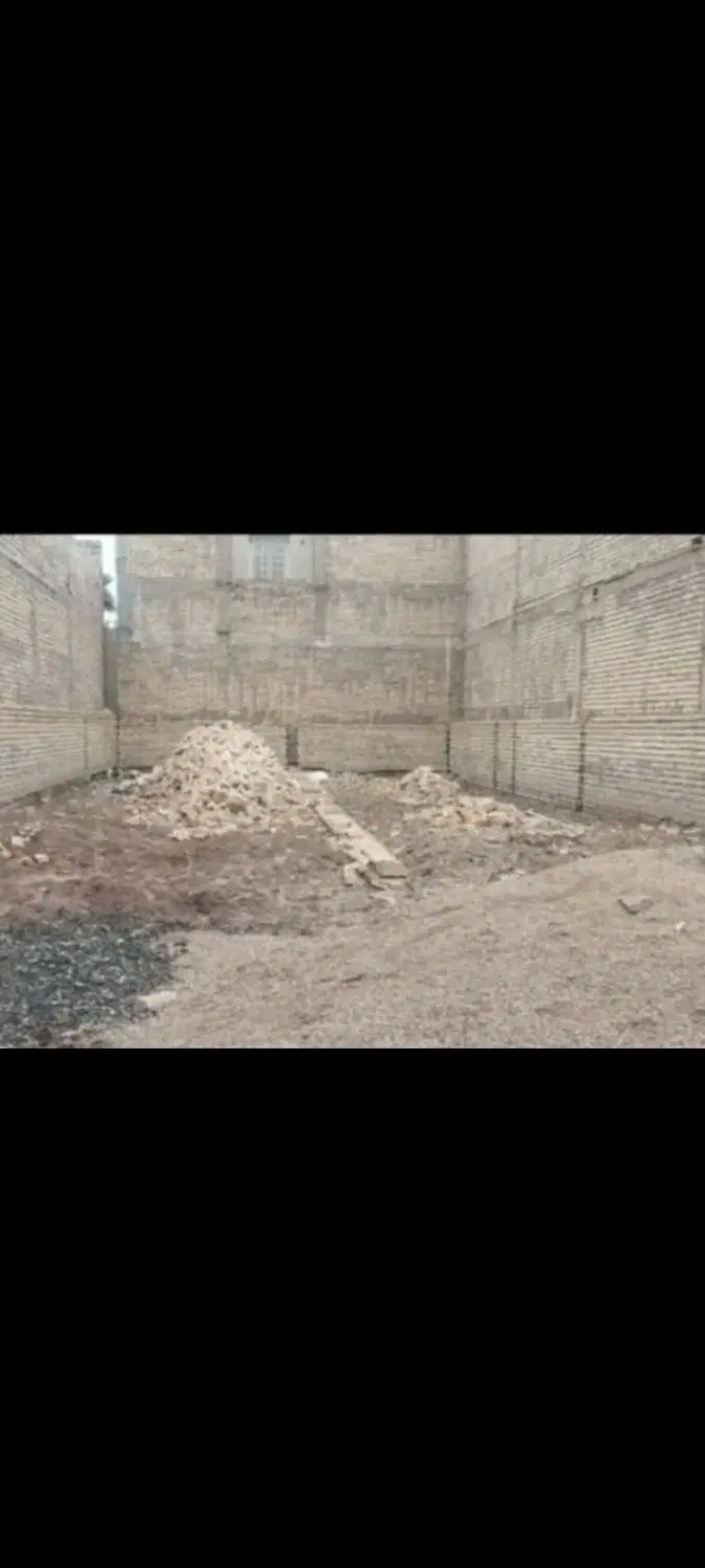 زمین نیمه کاره