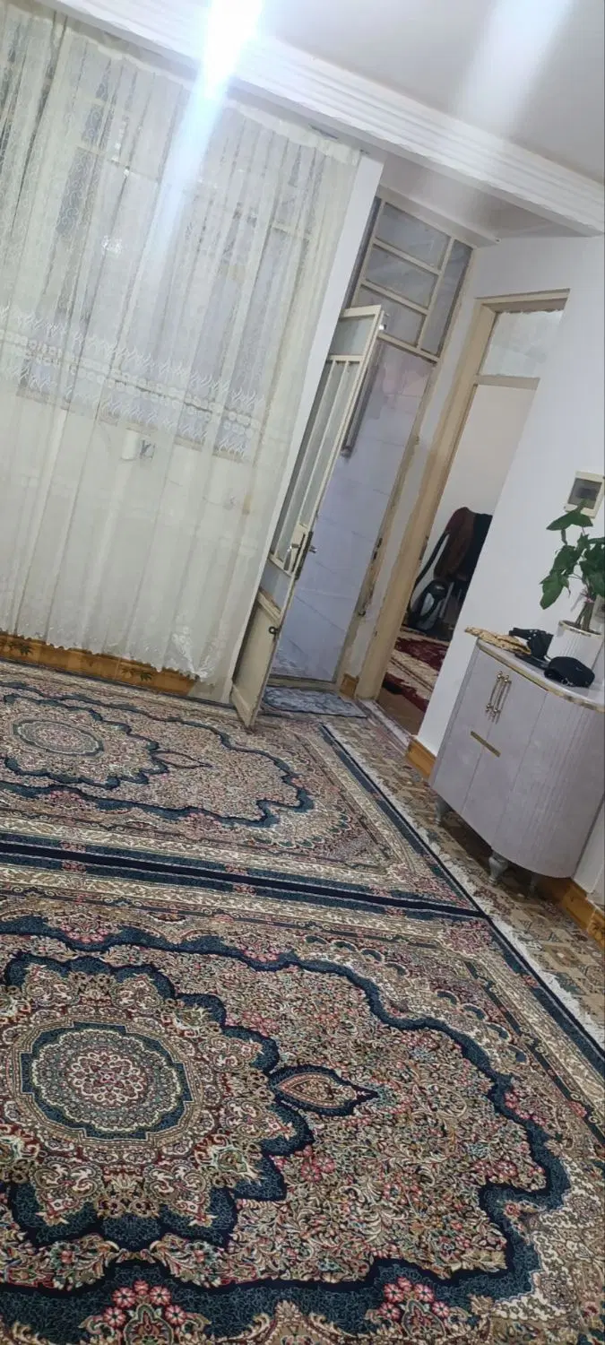 ساختمان در پاپی خالدار