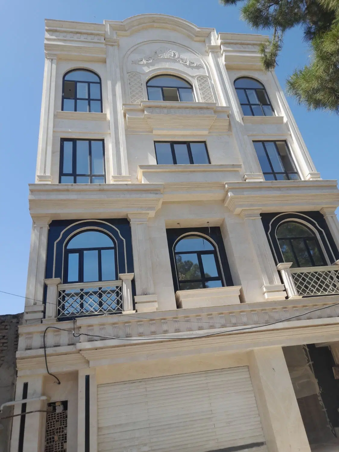 اپارتمان ۲۱۰ متر دارایی