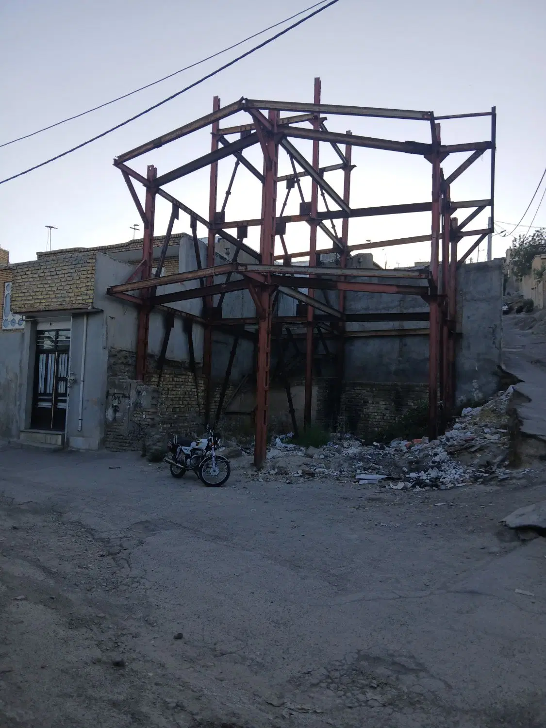 اسکلت ساختمان فلزی