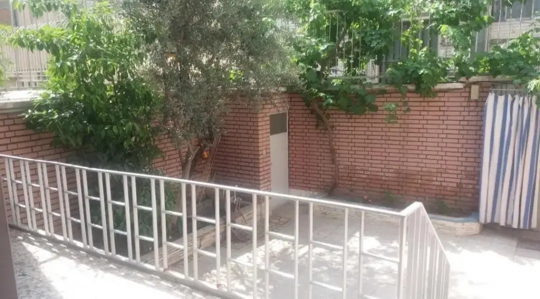 زمین ۱۵۰ متری ،  ارتفاع ۴ رو پیلوت در بن بست آرام