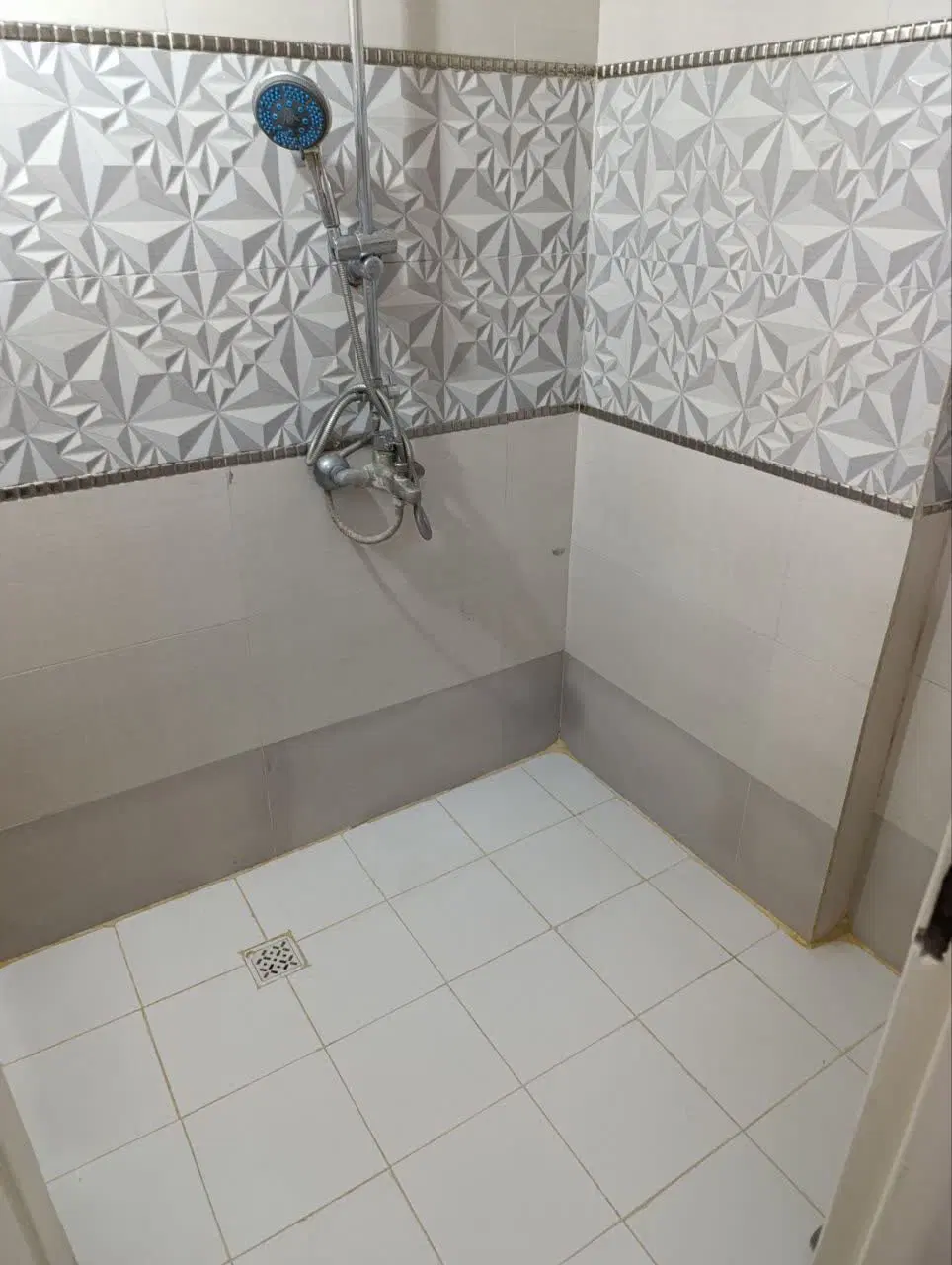 واحد ۶۲ متری با پارکینگ
