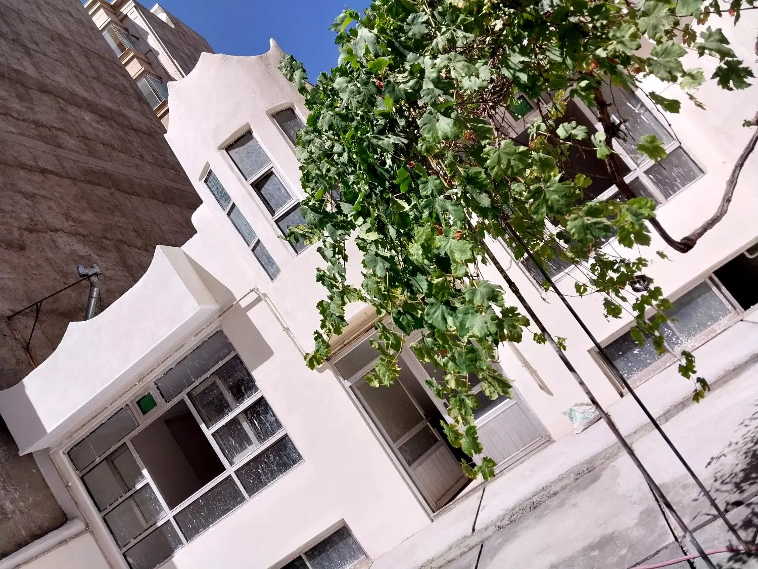رهن و اجاره حیاط دربستی در رجائی شهر