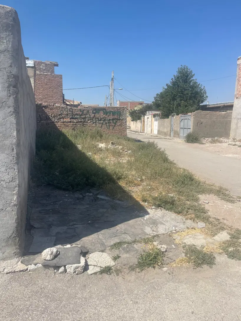 زمین مسکونی نبش ۹۰ متری نیار