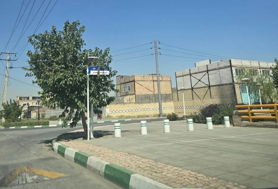 ۴۰۰ متر زمین سر نبش مفتح شرقی ۱۶
