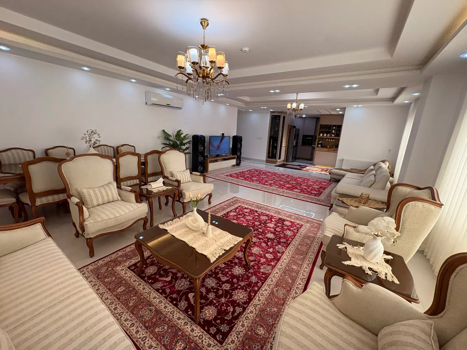 آپارتمان نوساز گلبرگ رو به روی پارک