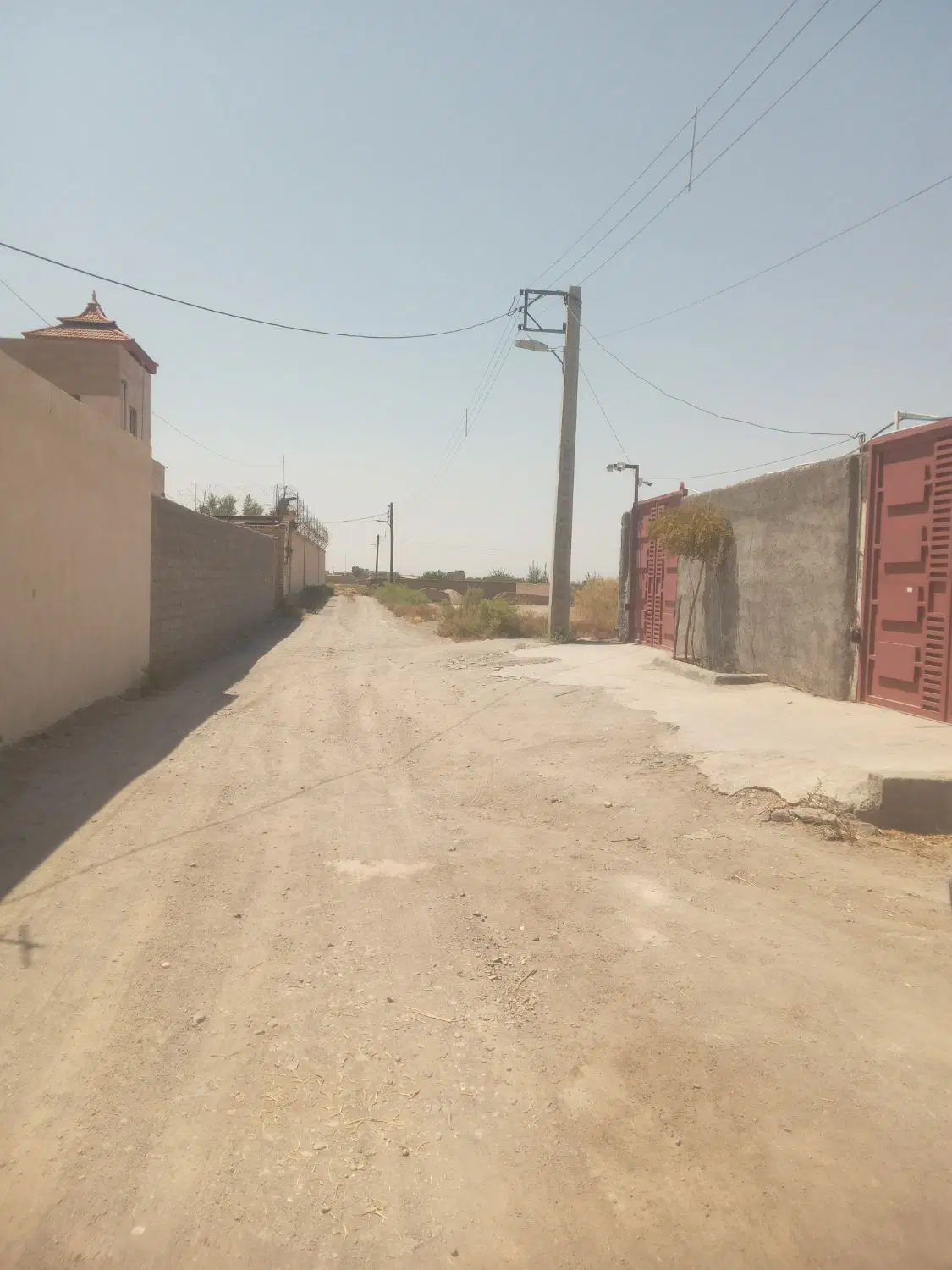 زمین 325متری در سنایی خ نجات الهی ک پشت قلعه