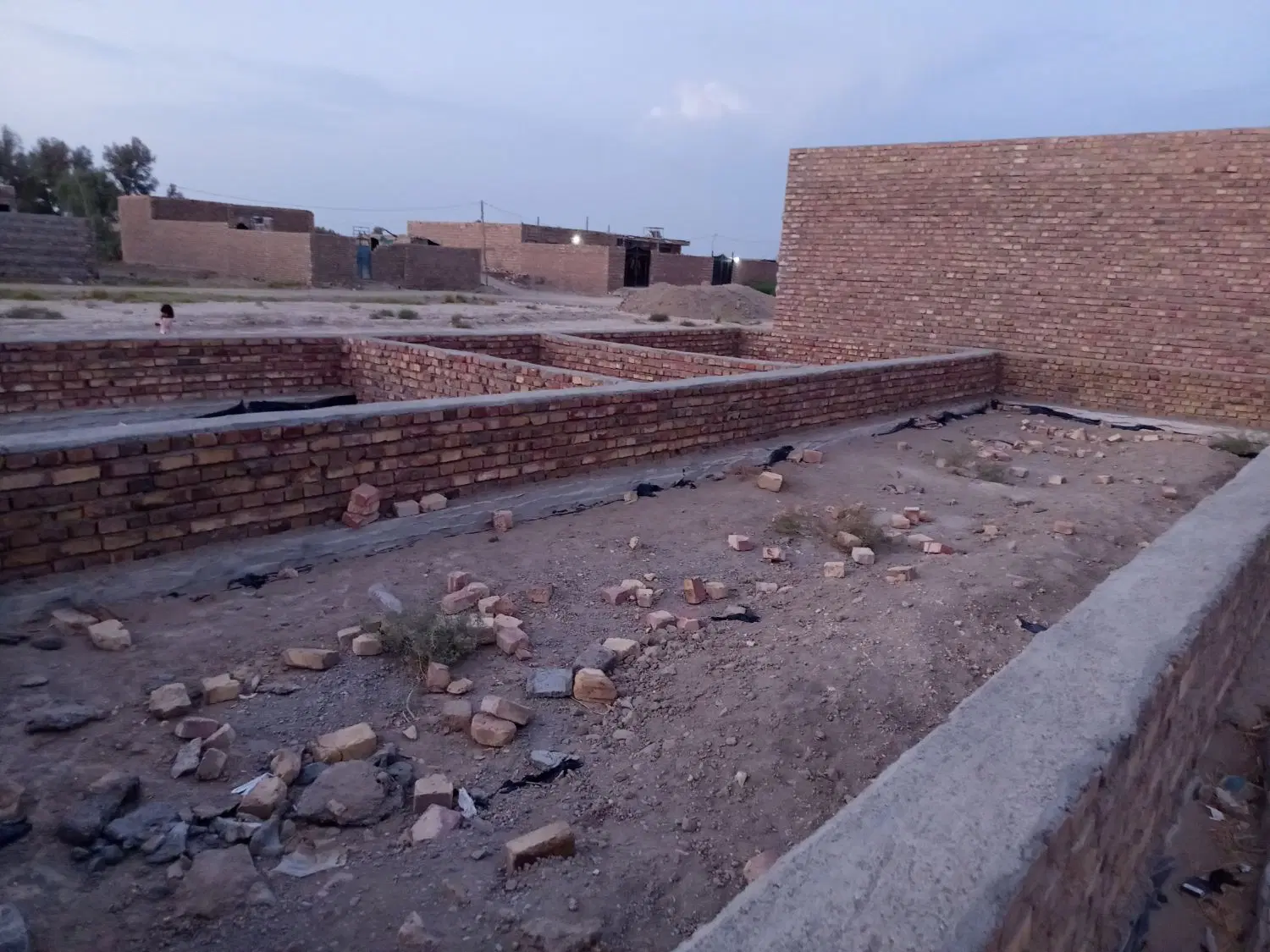 زمین فروشی