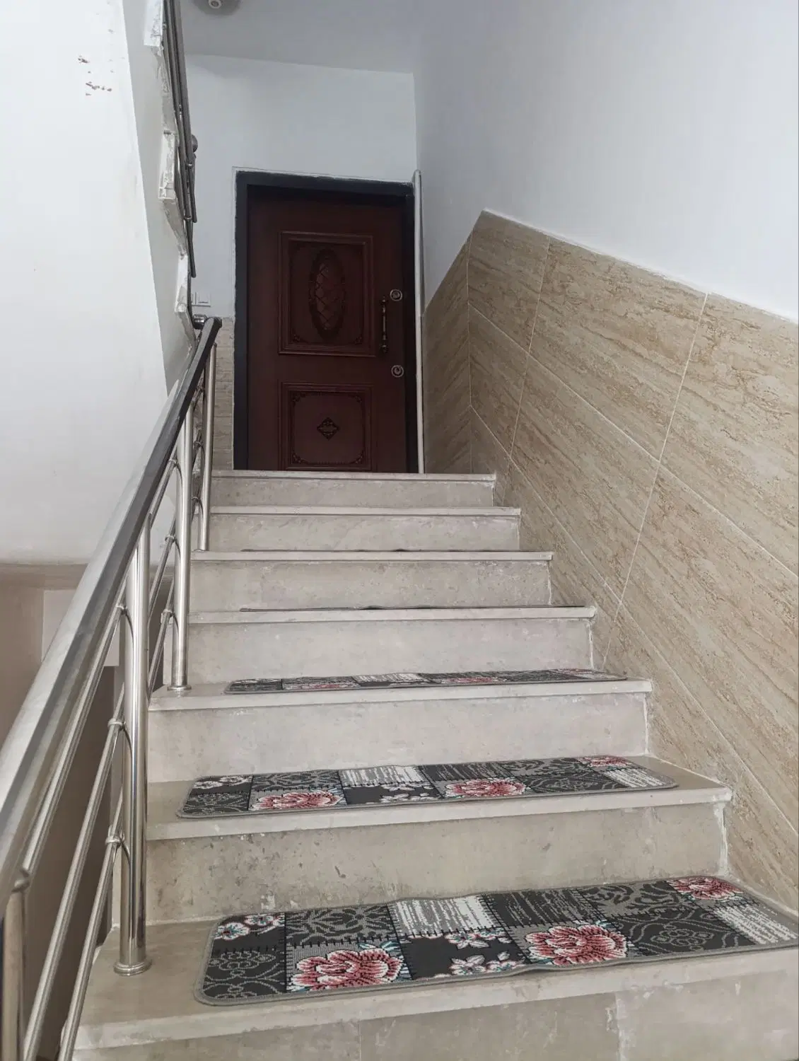 خانه ویلایی و مغازه تجاری