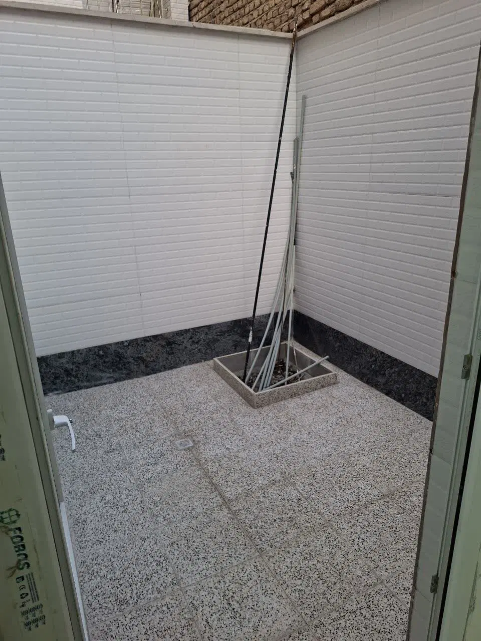 خانه فول بازسازی شده آپارتمانی با حیاط