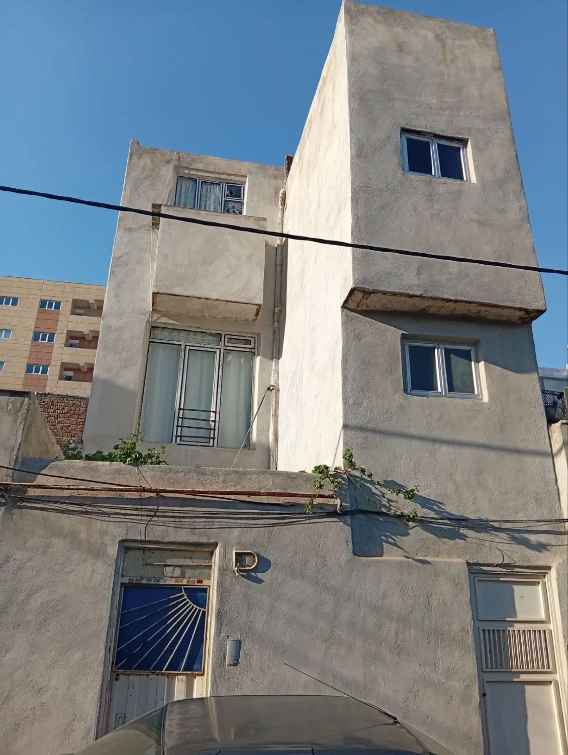 حیاط ۲نیم طبقه ۸۰ متری
