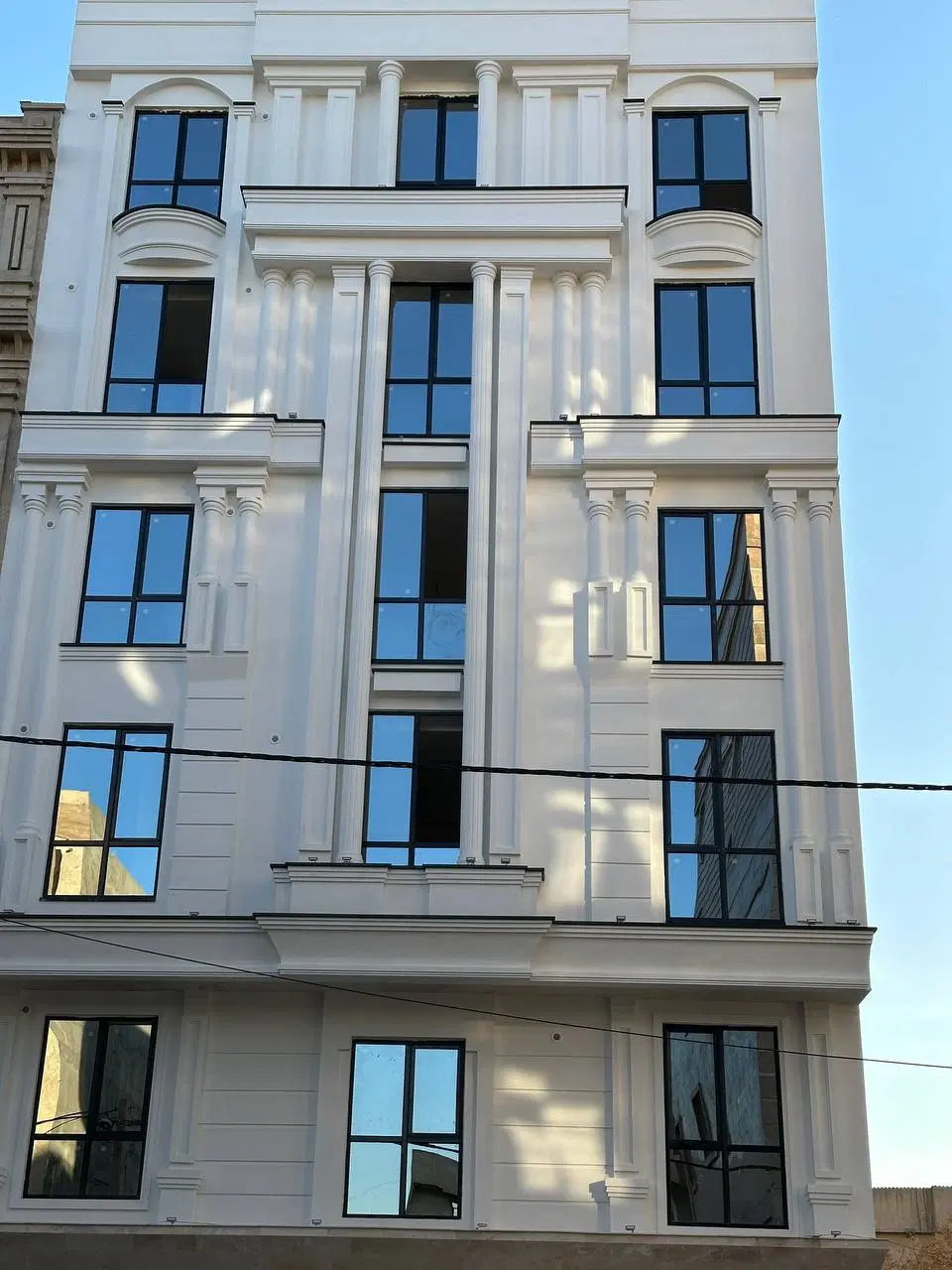 آپارتمان نوساز ۲۱۲ متری