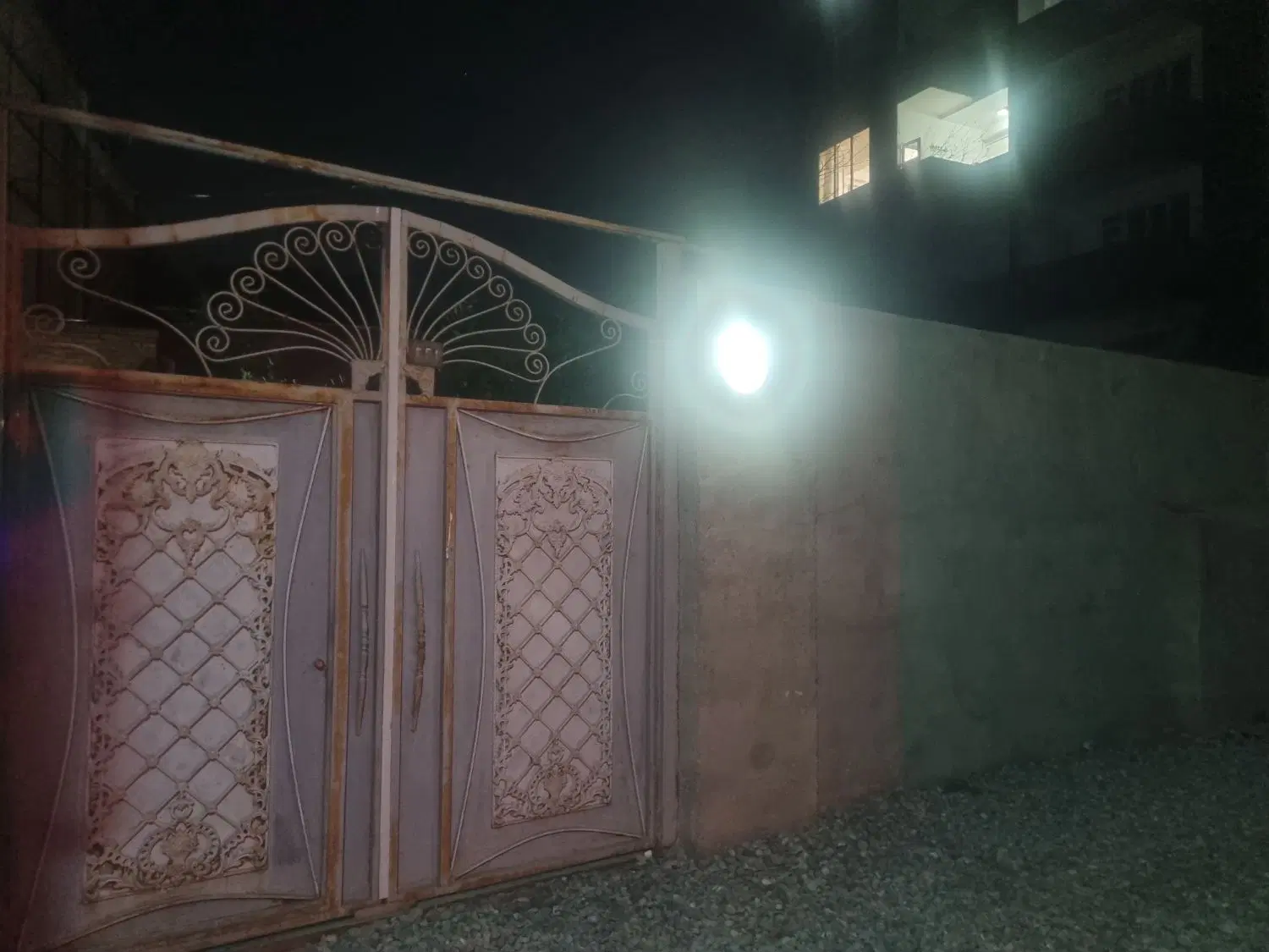 حیاط واقع در دارای 3