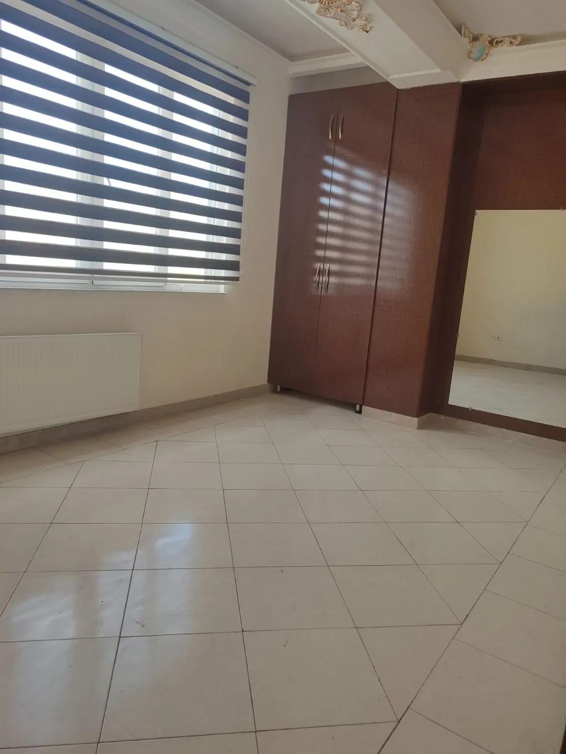 سهنددفتر خدماتی پاساژ ارشیا ۶۱مترتکمیل روبه خیابان