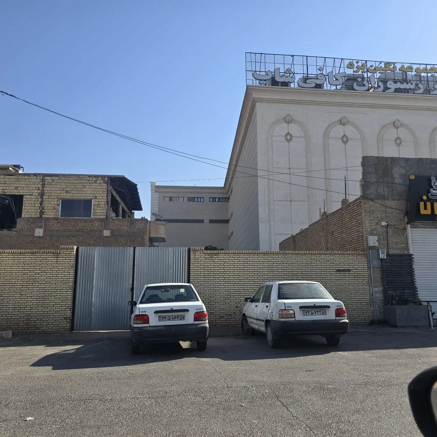 ۴۰۳زمین ۲نبش میدان شهدای محراب